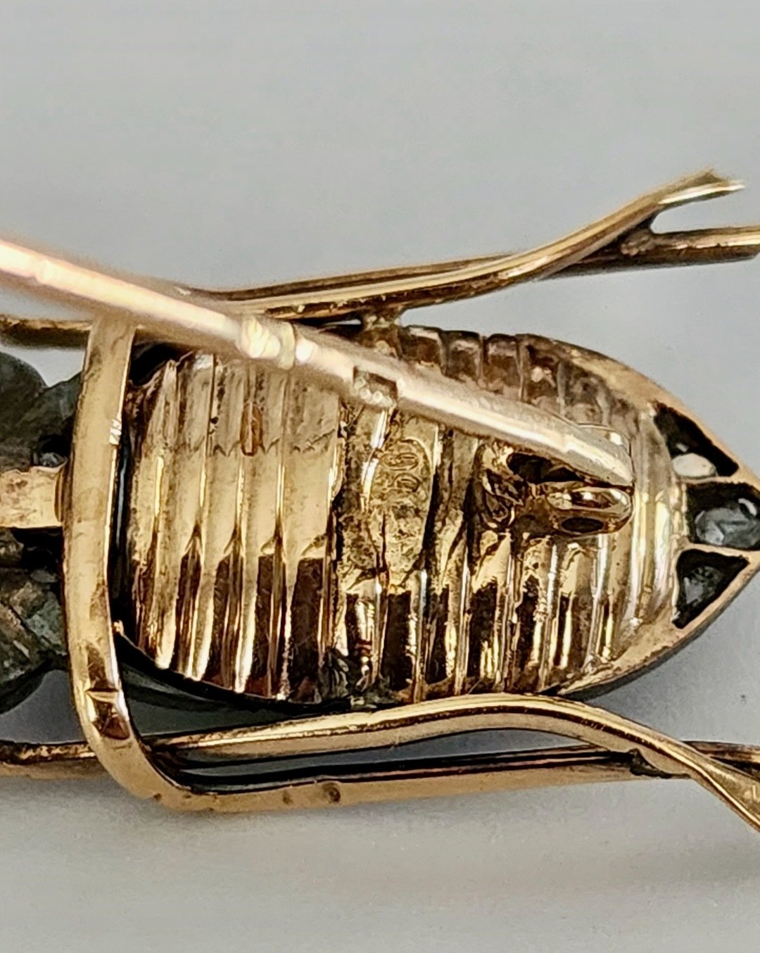 Brooch - 14 kt. Yellow gold, Imperial Russian 56k Gold Beetle Brooch with Diamonds - 1.26ct. tw. Diamond (Natural)
