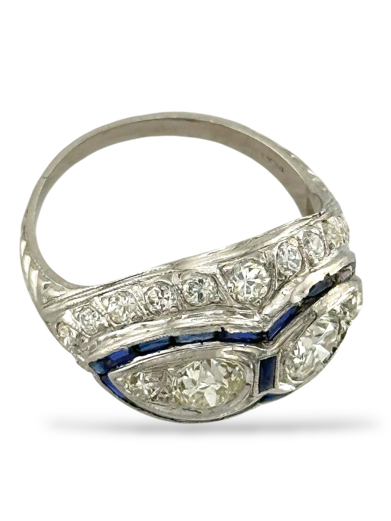 Platinum Art Deco Ring with 1.60 Carats of Diamonds and French-Cut Sapphires