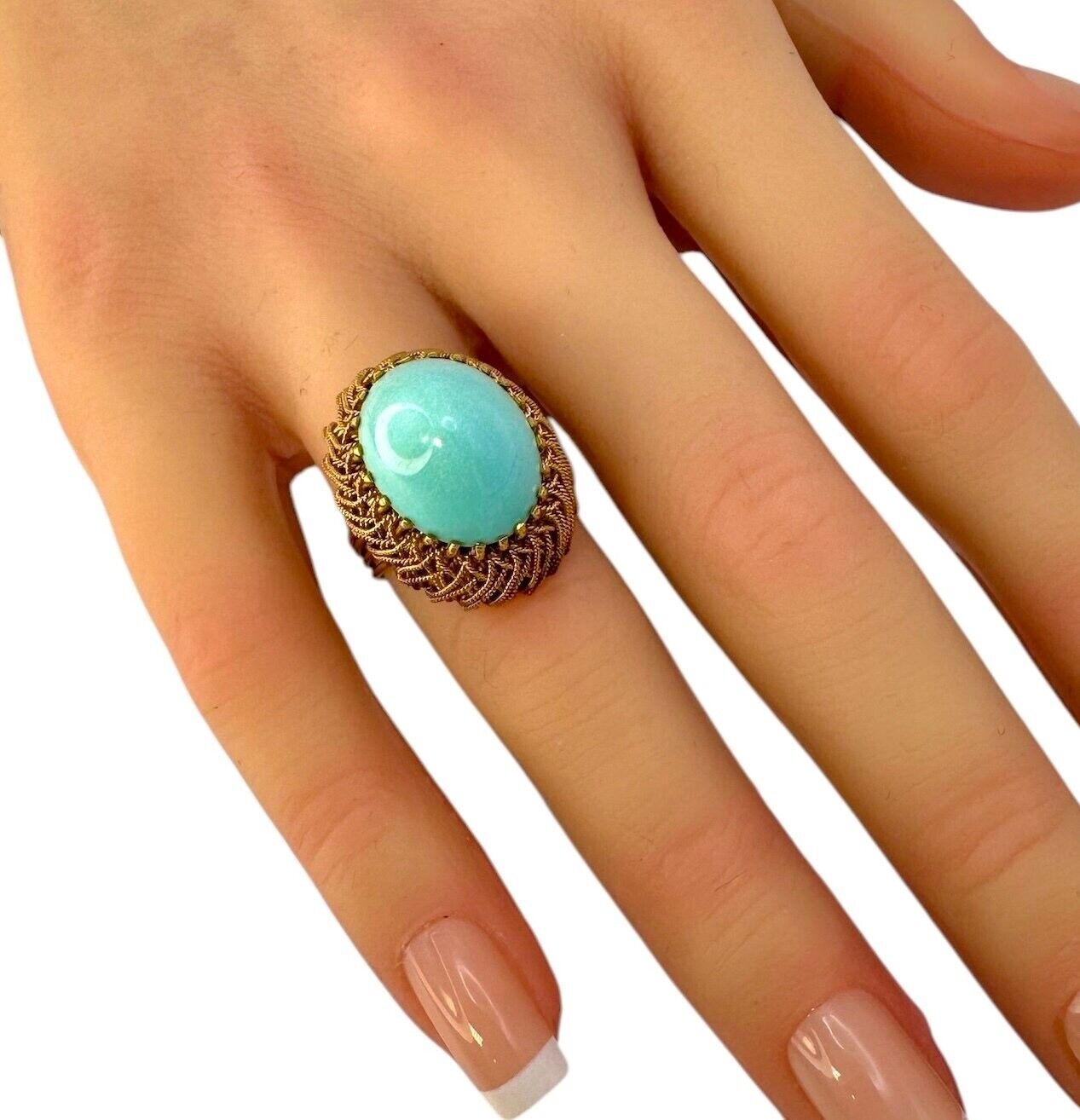 Lovely 18 Kt Yellow gold & Turquoise Ring