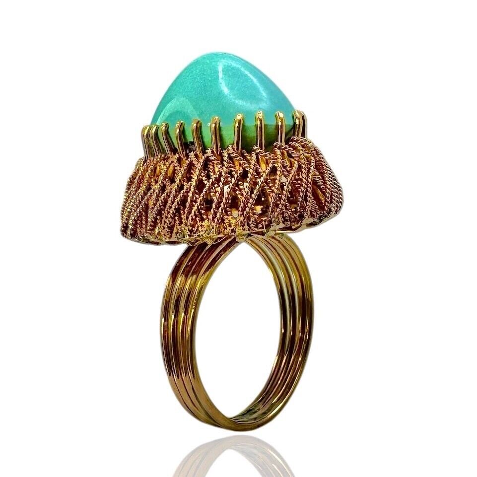 Lovely 18 Kt Yellow gold & Turquoise Ring