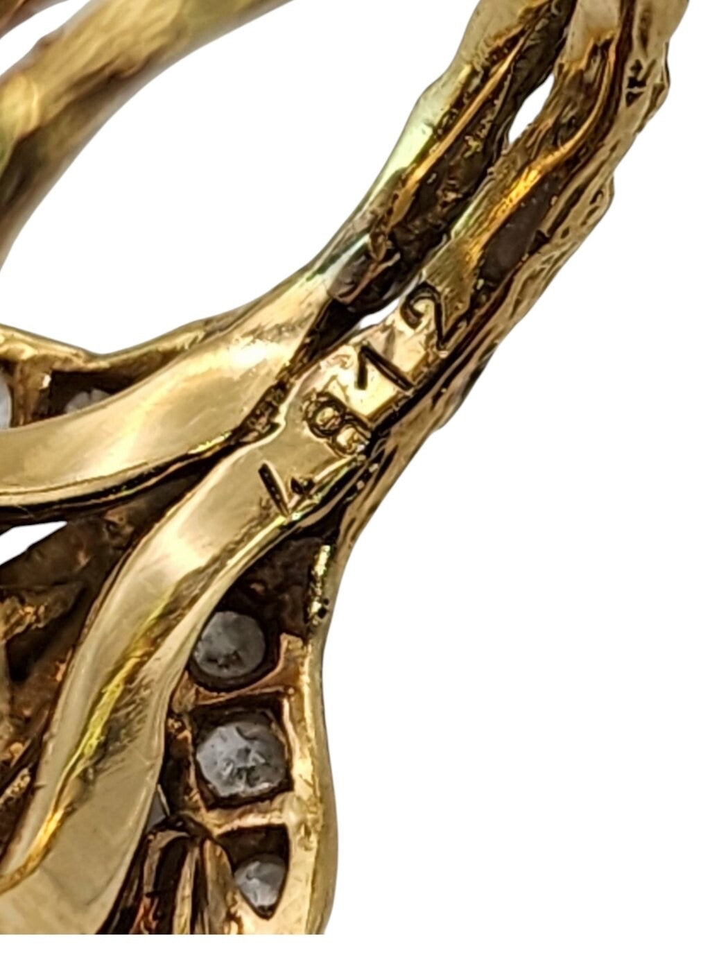 14K Gold, An Outstanding Cocktail Ring with Diamonds and Large Star Sapphire