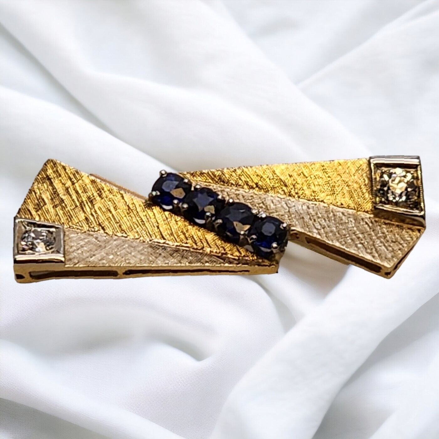 Vintage Art Deco 18k Gold Diamond Sapphire Brooch Circa 1930s