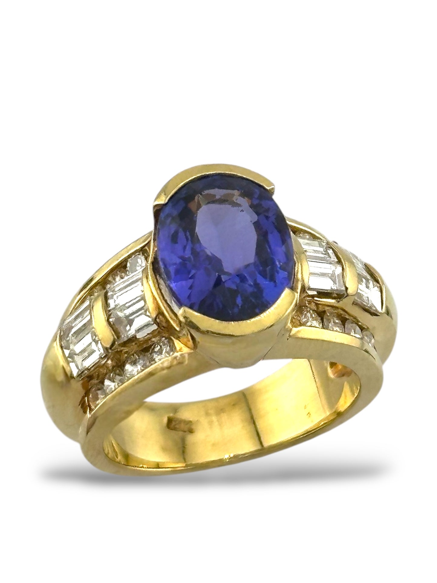 18K Yellow Gold Ring with 0.36ct. Diamonds and Amethyst