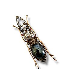 Brooch - 14 kt. Yellow gold, Imperial Russian 56k Gold Beetle Brooch with Diamonds - 1.26ct. tw. Diamond (Natural)