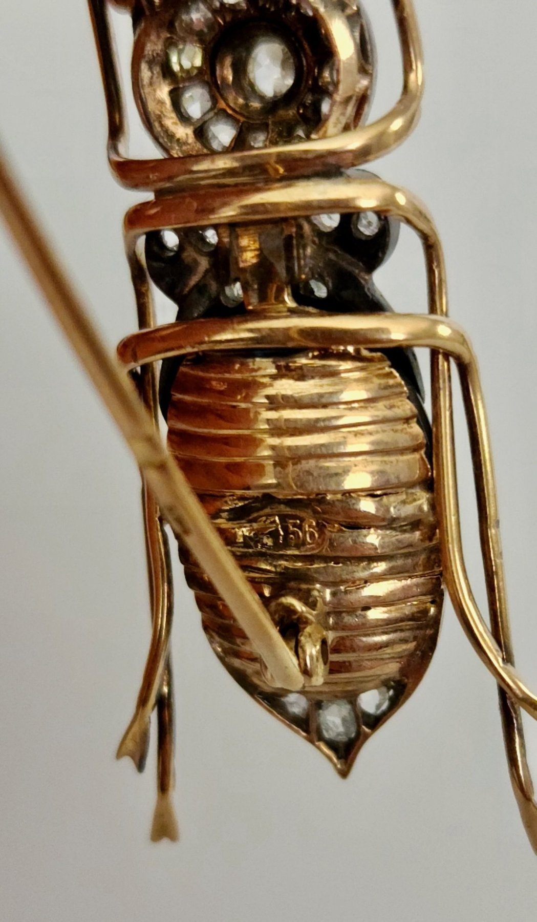 Brooch - 14 kt. Yellow gold, Imperial Russian 56k Gold Beetle Brooch with Diamonds - 1.26ct. tw. Diamond (Natural)