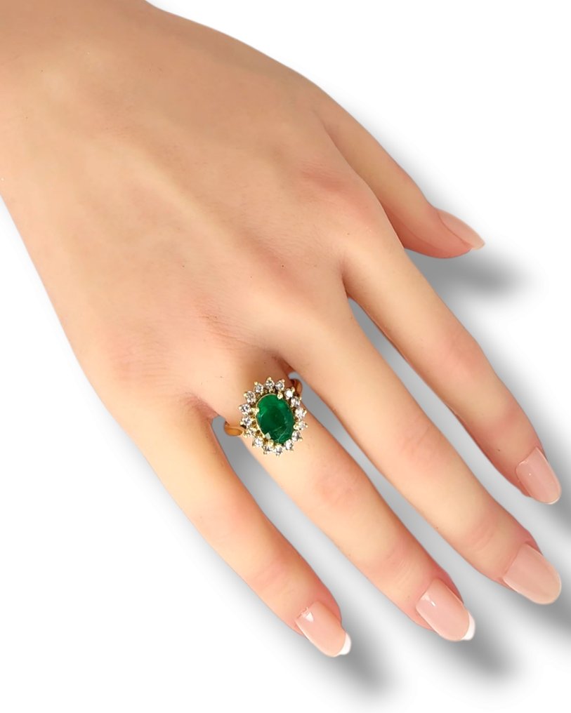 Ring - 18 kt. Yellow gold, Beautiful 18k Gold Emerald and Diamond Women's Ring 1.0Ct Emerald - Diamond