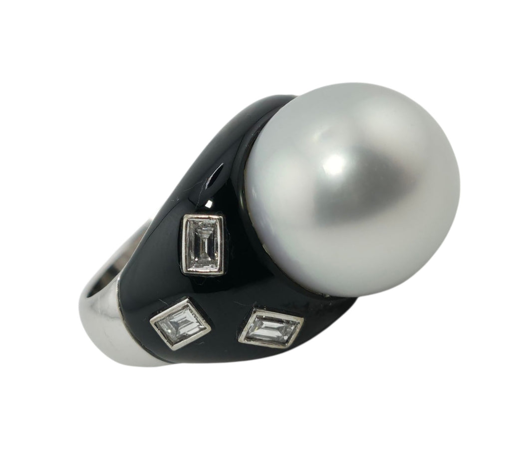 Art Deco 18K White Gold Ring with Pearl, Onyx and Emerald-Cut Diamonds