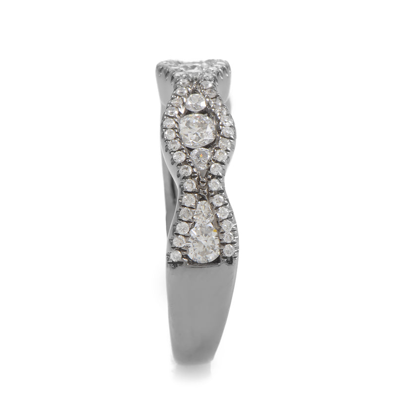 18K White Gold Wedding Band