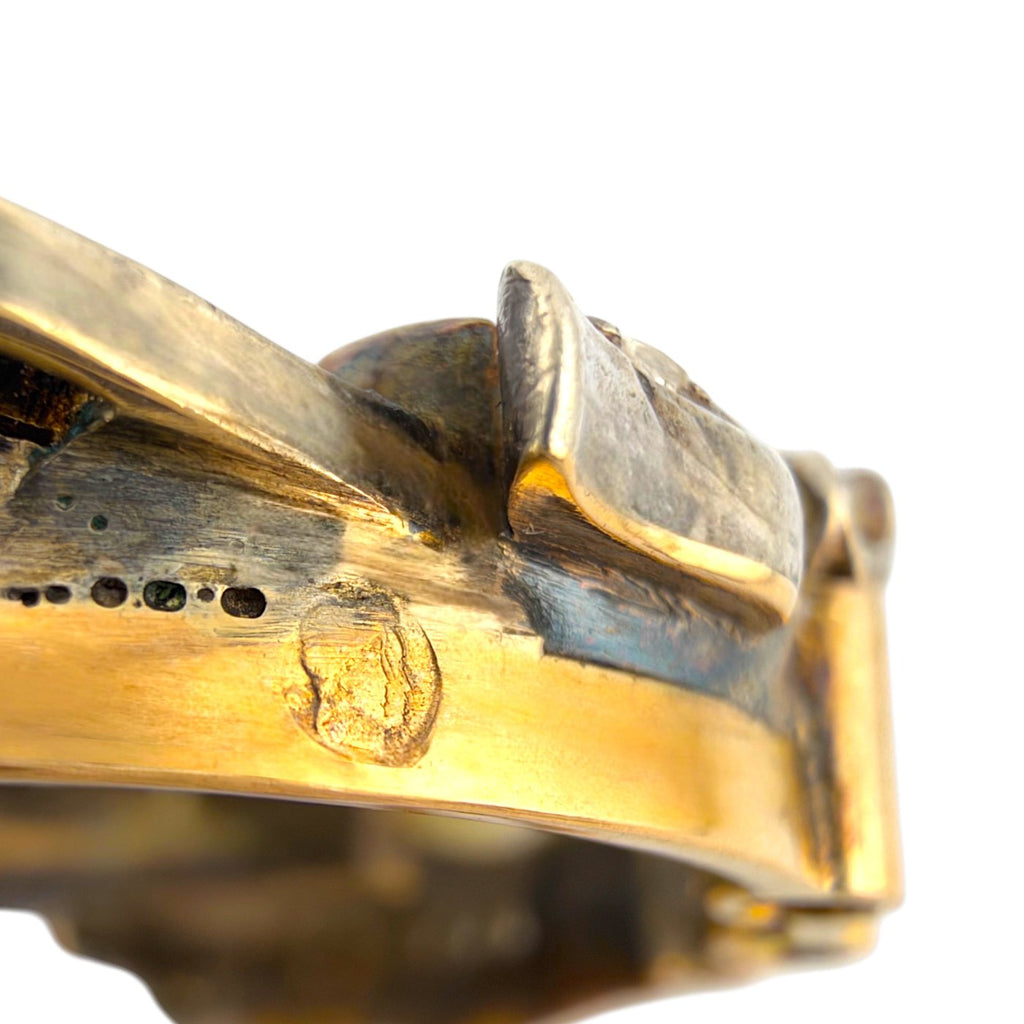 Close-up of the brooch's gold setting and pin hinge