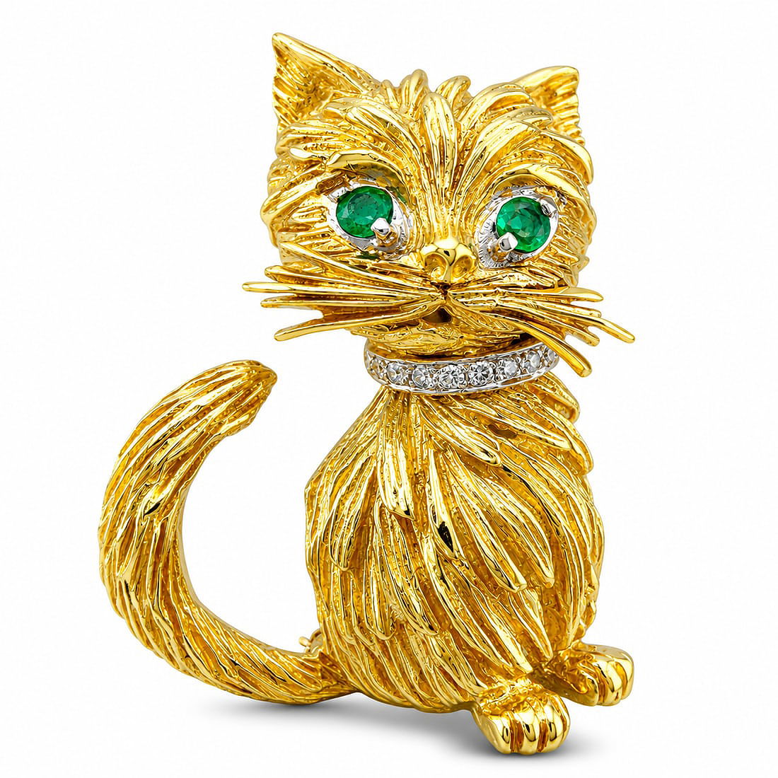 18K yellow gold cat brooch with green emerald eyes and curved tail