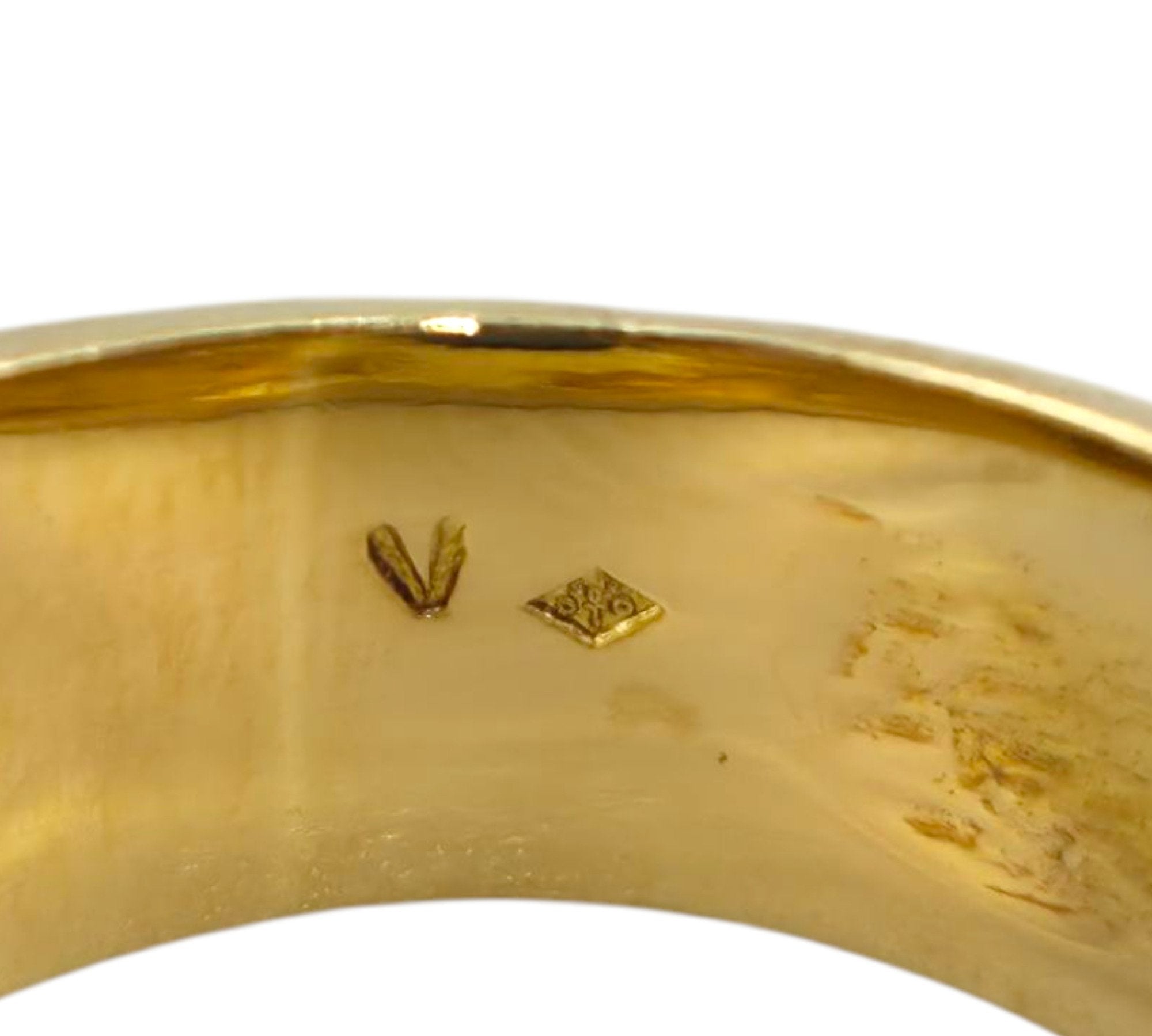 18K Yellow Gold Ring with Large Sapphire