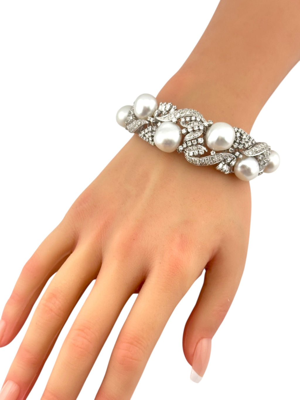 18 kt. White gold, 18K White Gold Bracelet with 4.7ct. Diamonds and Large Pearls -  4.7ct. tw. Diamond (Natural)