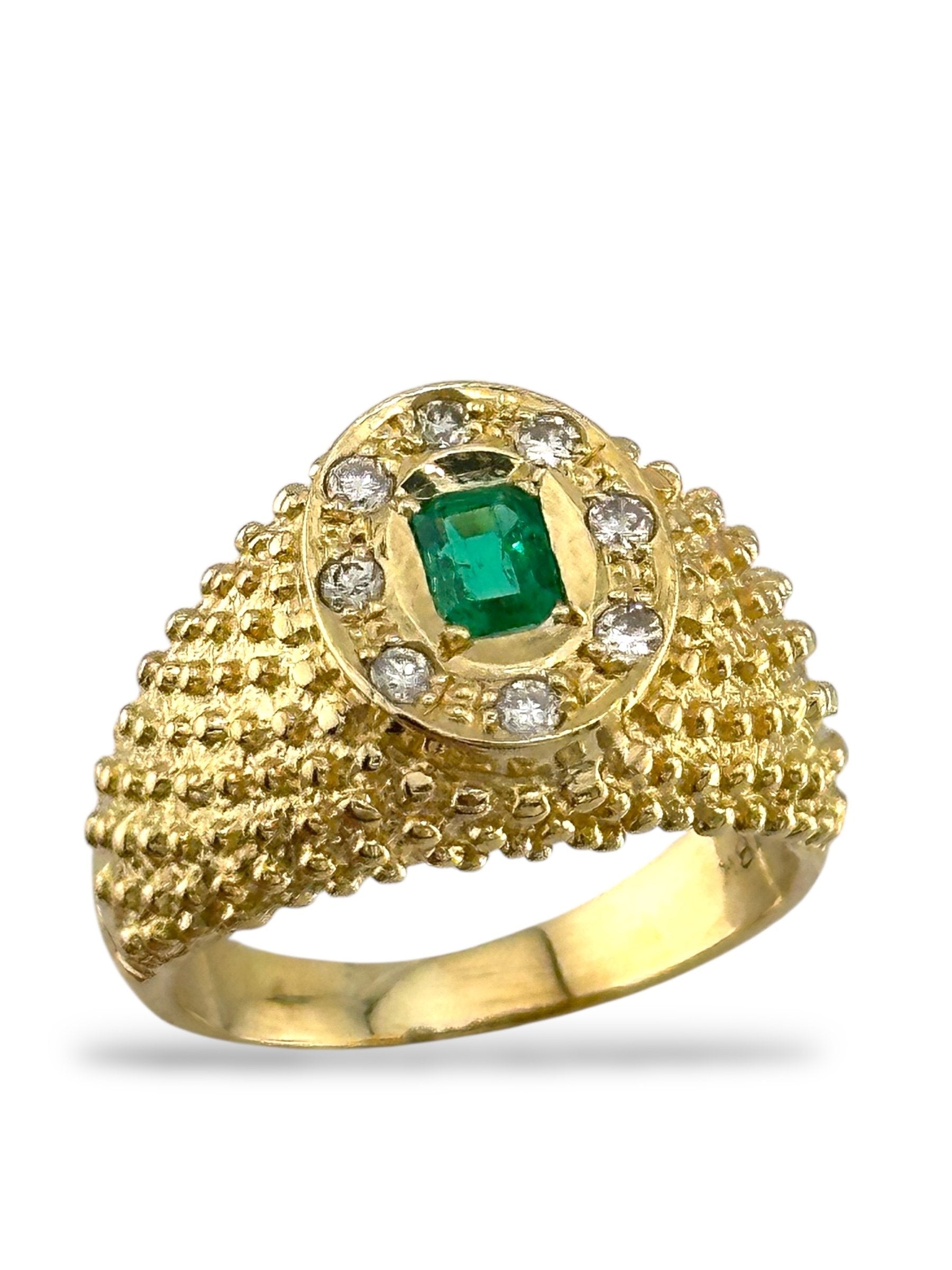 18K Yellow Gold Ring with 0.3ct Diamonds and 0.4ct Emerald
