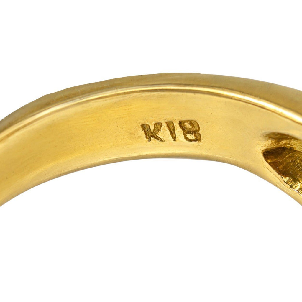 Close-up of the ring band stamped K18