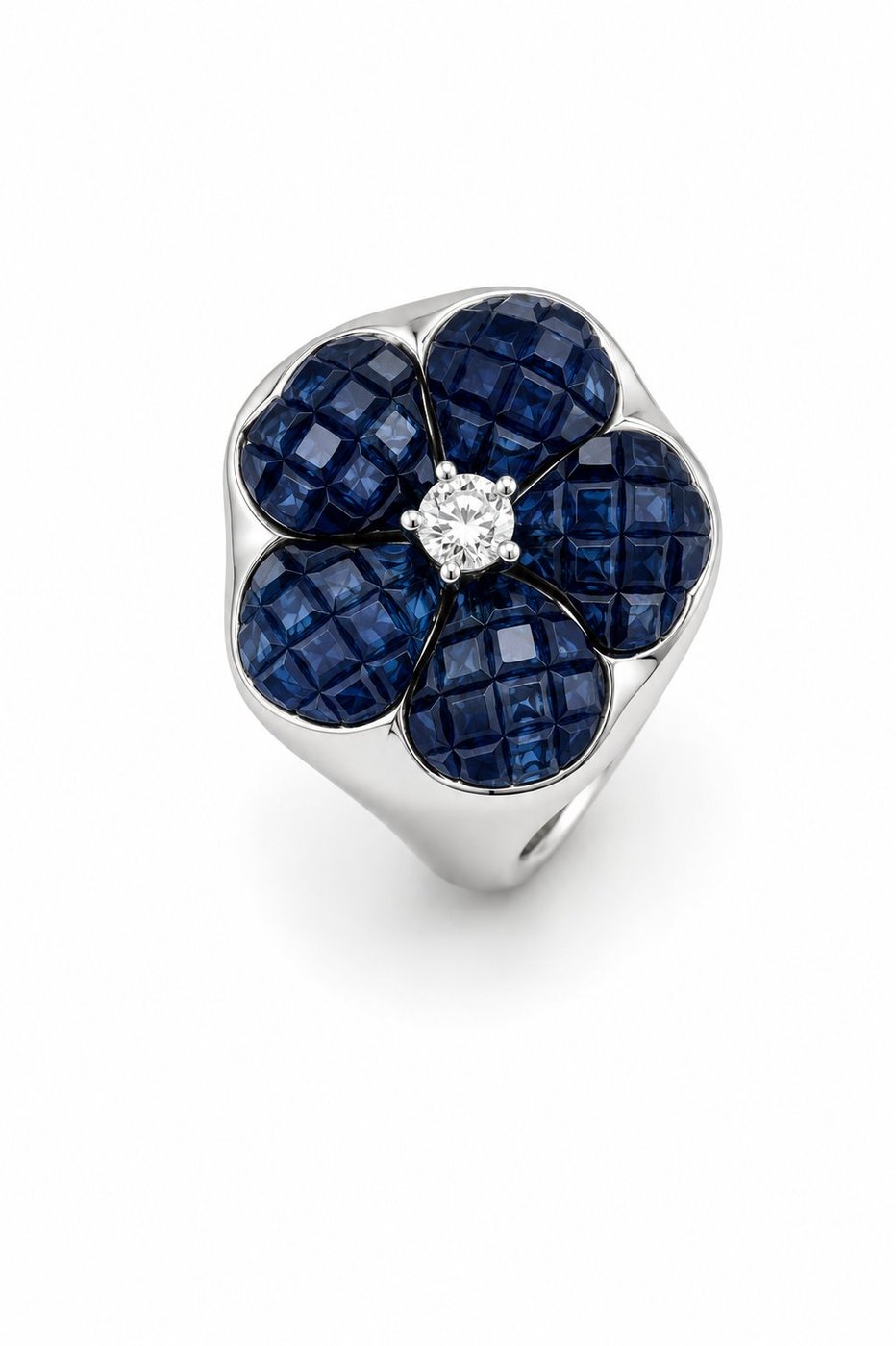 Blue sapphire and diamond flower ring, 18K white gold, top view