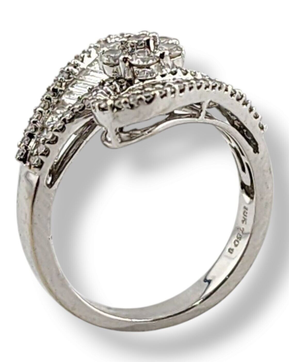 Gorgeous 18K Yellow Gold Ring with Round Diamonds and Sapphires Diamond