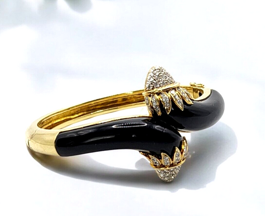 Amazing 1960s Diamond Onyx 18 Karat Yellow Gold Bangle Bracelet 60 Grams