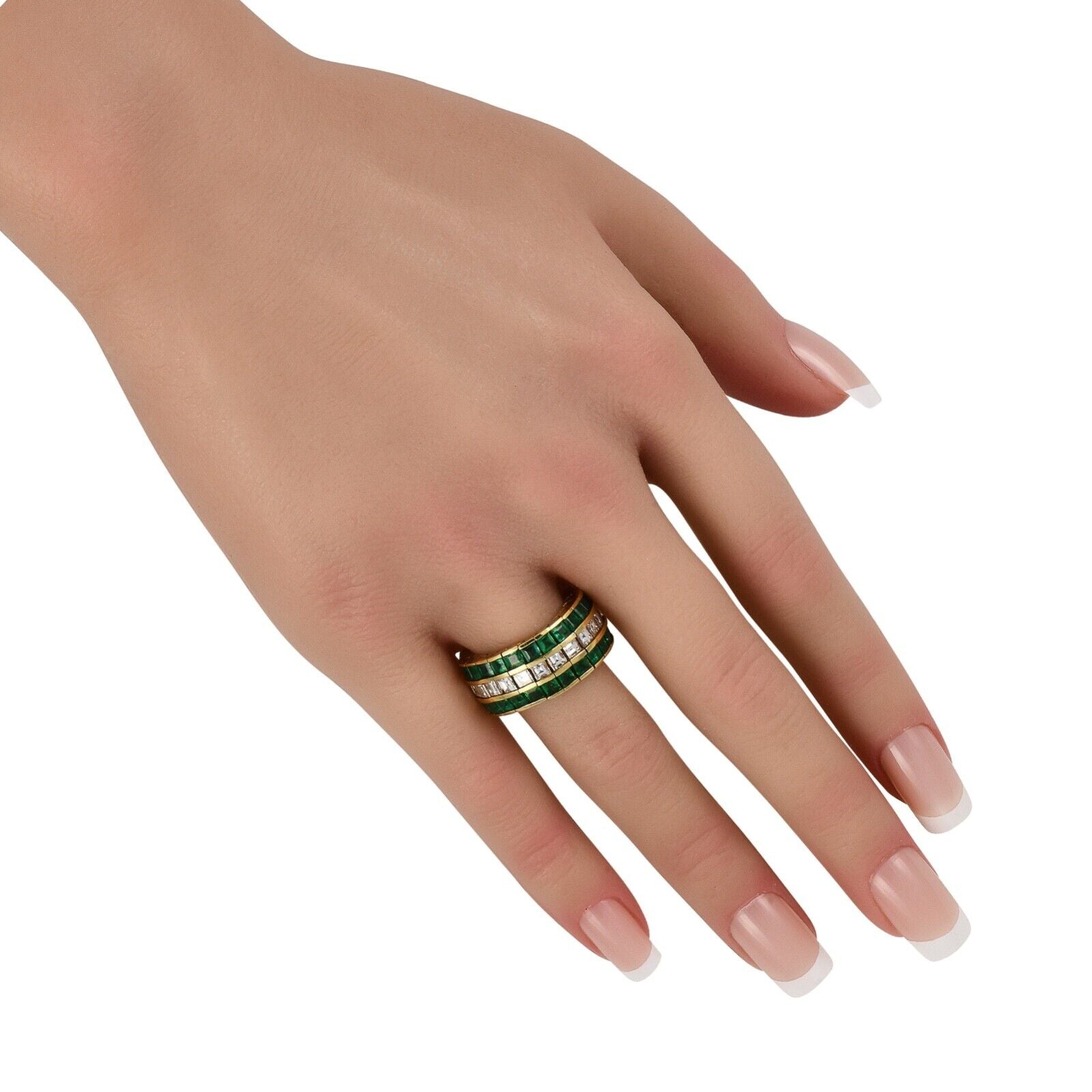 Lovely 18K Yellow Gold 1.0ct Diamond and Emerald Ring