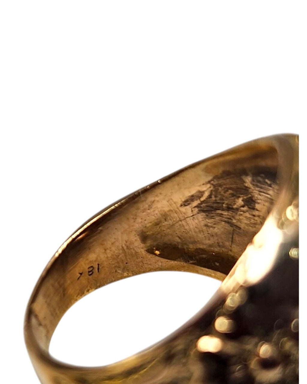 Beautiful 18K Gold Ring with Large Natural Amethyst surrounded by Diamonds