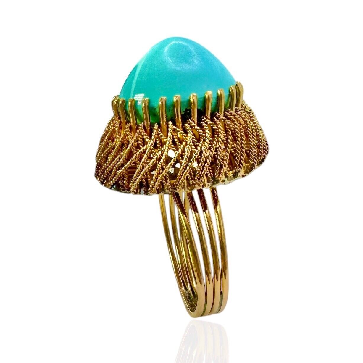 Lovely 18 Kt Yellow gold & Turquoise Ring