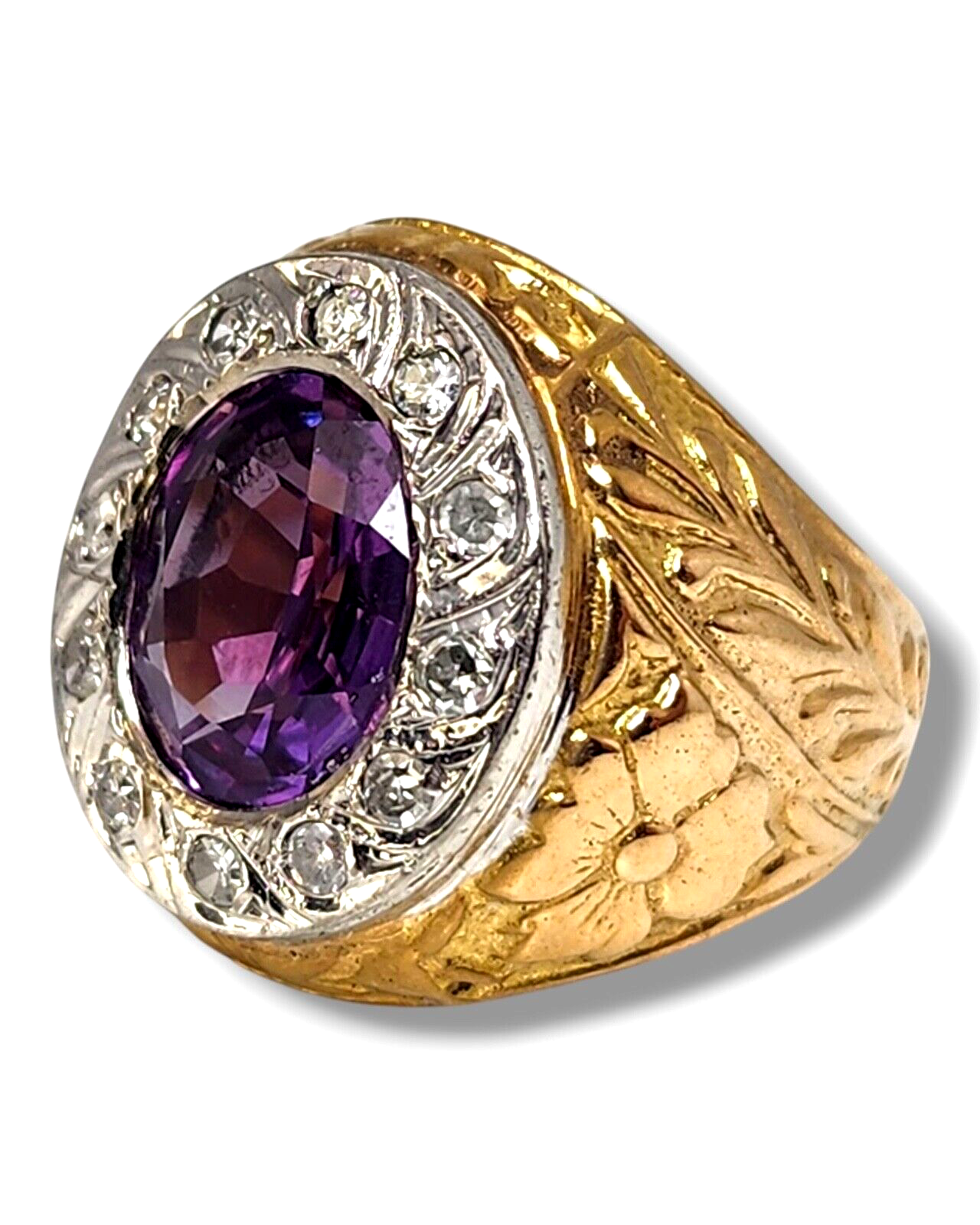 Beautiful 18K Gold Ring with Large Natural Amethyst surrounded by Diamonds
