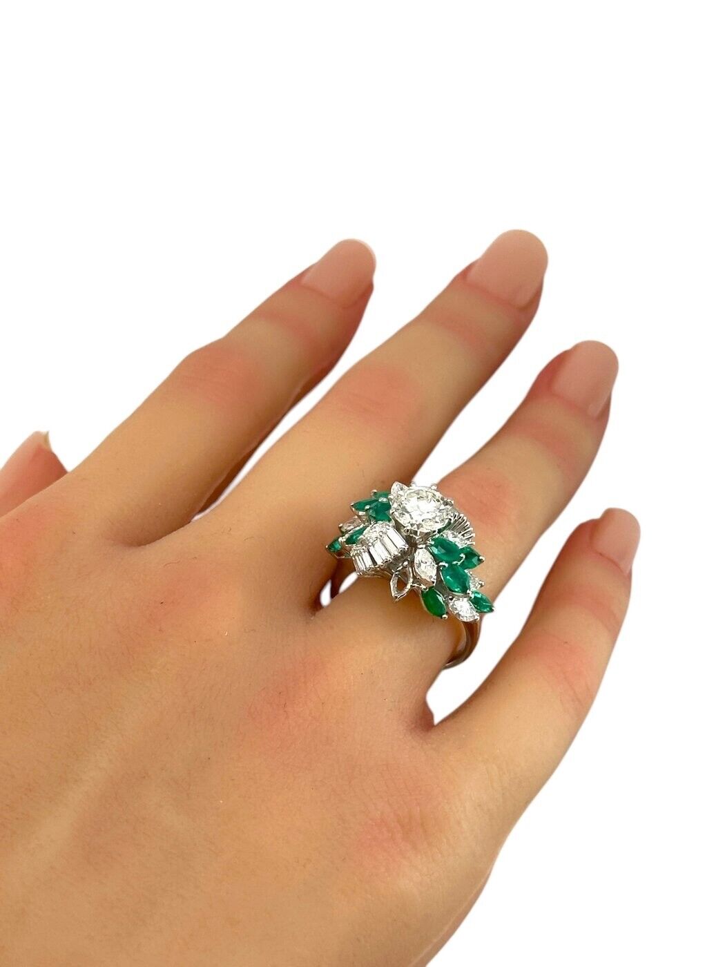 Stunning 18K Gold Ring with  Marquise Diamonds ,Emerald and 4.09ct. Diamonds