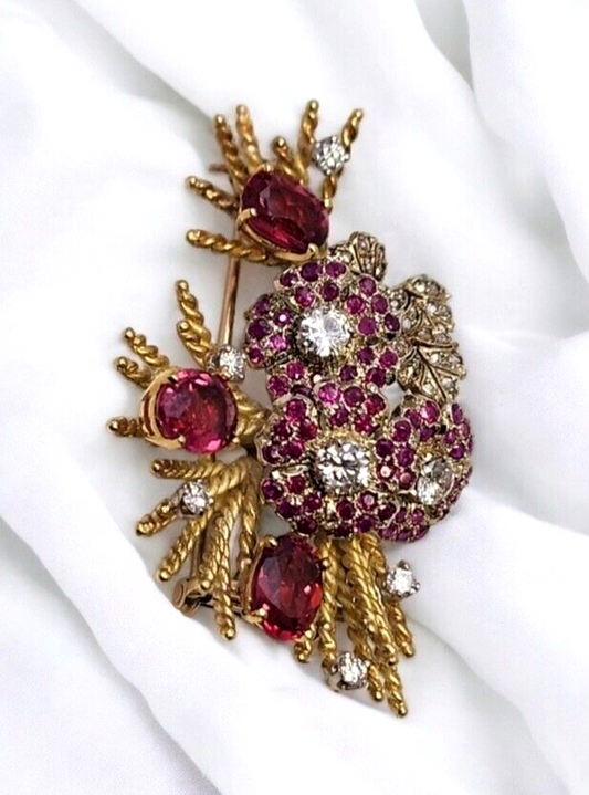 Vintage 18k Gold Ruby Diamond Brooch Material: Gold 18k, Diamonds and Ruby