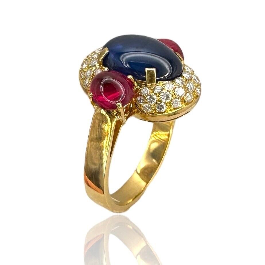 Beautiful 18K Yellow Gold Ring with Diamonds, Sapphire and Rubies Diamond