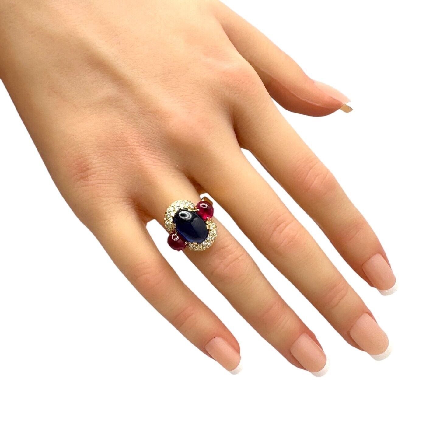 Beautiful 18K Yellow Gold Ring with Diamonds, Sapphire and Rubies Diamond