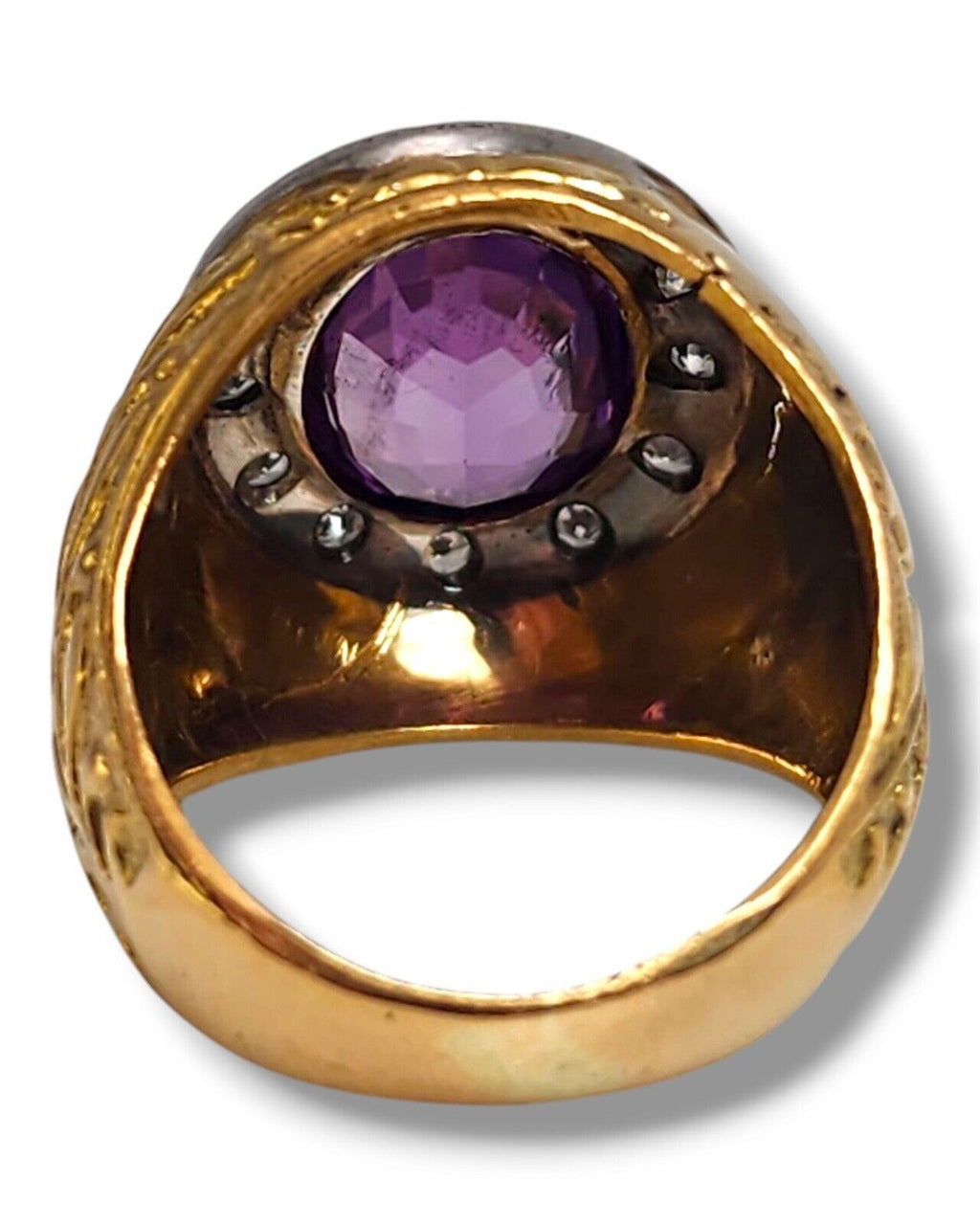Beautiful 18K Gold Ring with Large Natural Amethyst surrounded by Diamonds
