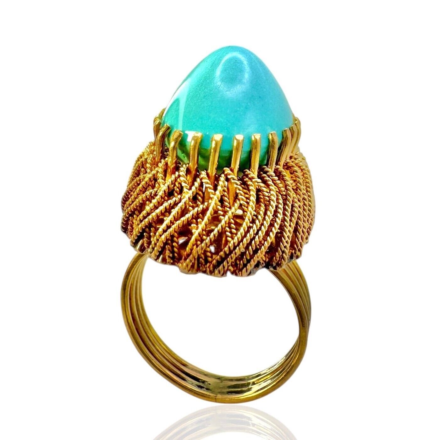 Lovely 18 Kt Yellow gold & Turquoise Ring