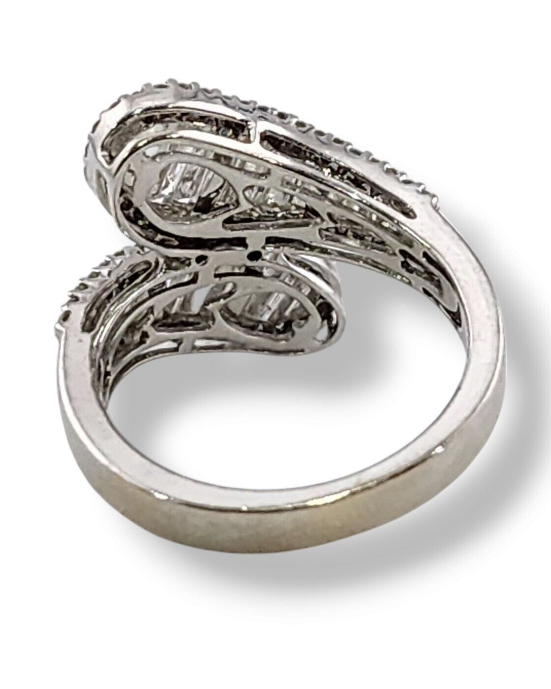 Gorgeous 18K Yellow Gold Ring with Round Diamonds and Sapphires Diamond