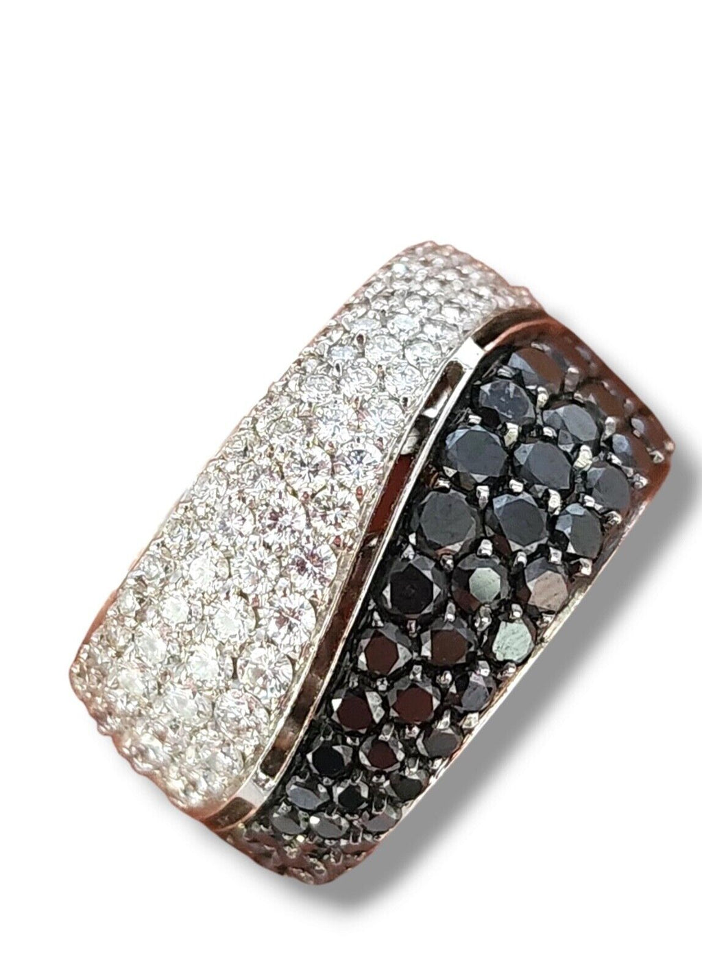 Beautiful Vintage 18K White Gold Ring with Diamonds 6.0 Carats