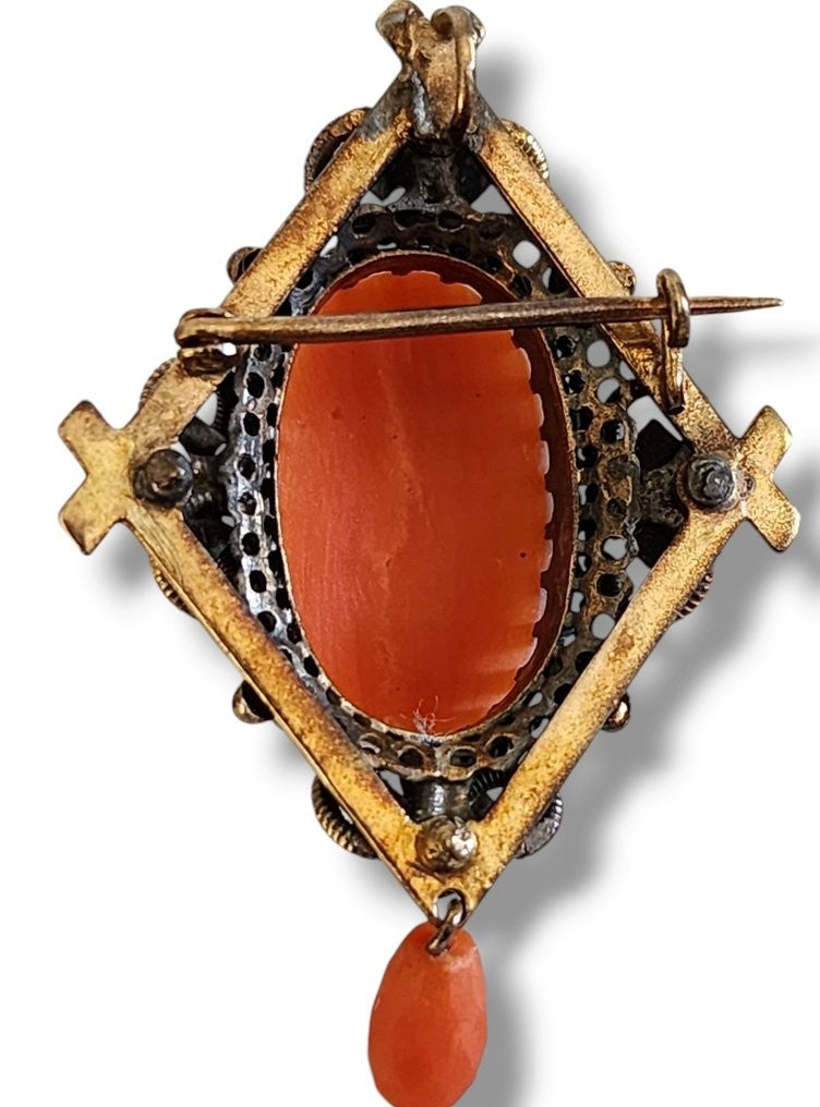 Necklace - 14 kt. Yellow gold, Victorian 14K Carved Coral Cameo Set Pendant,