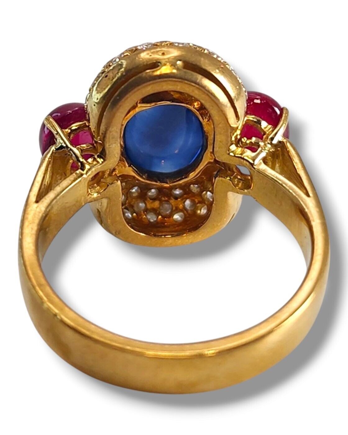 Beautiful 18K Yellow Gold Ring with Diamonds, Sapphire and Rubies Diamond