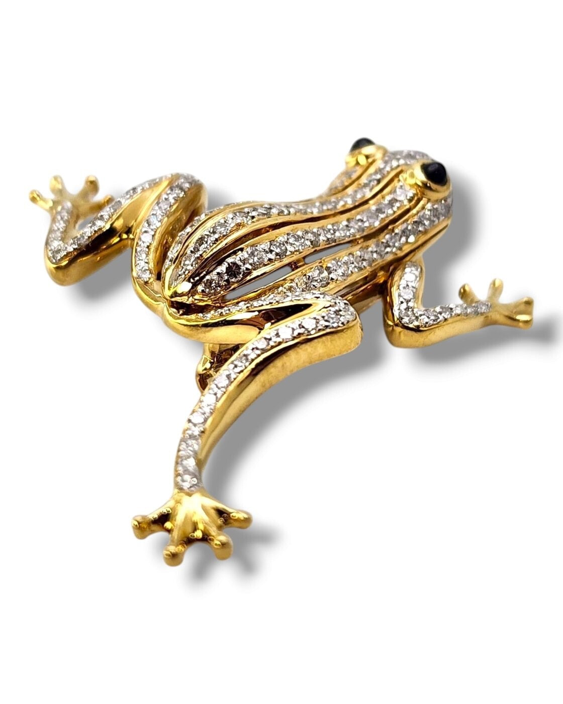 Lovely 18K Yellow Gold Frog Brooch with Diamonds and Sapphire Eyes