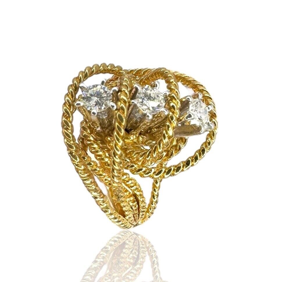 Beautiful 14K Gold Ring with Diamonds