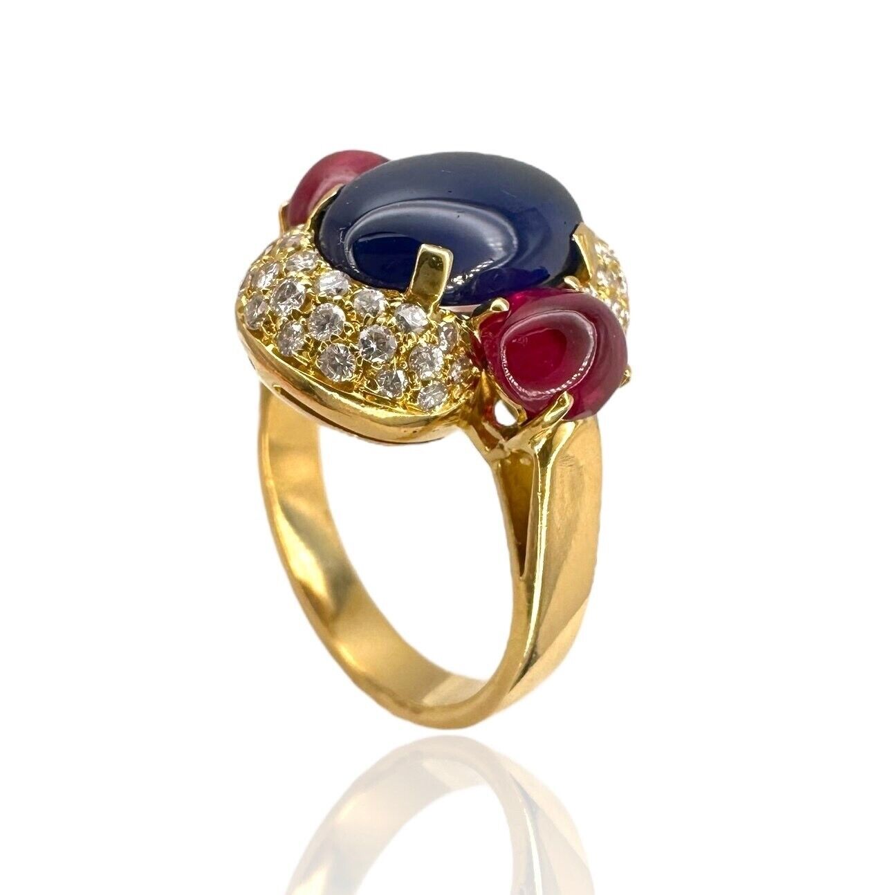 Beautiful 18K Yellow Gold Ring with Diamonds, Sapphire and Rubies Diamond