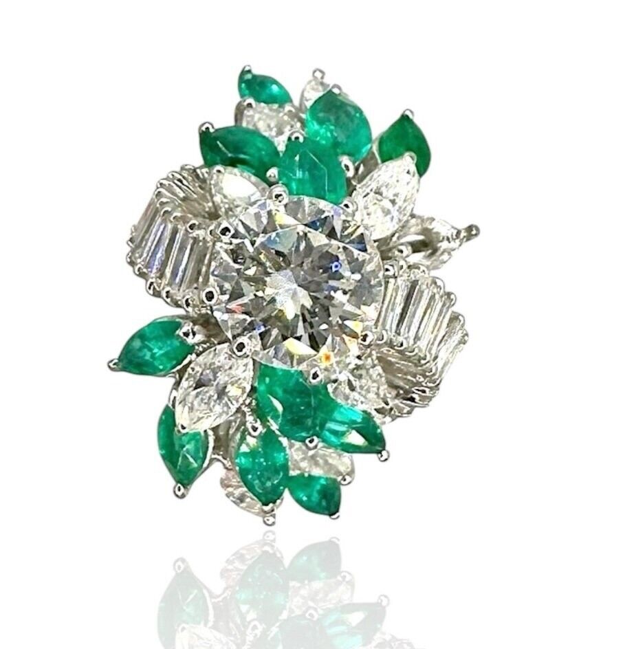 Stunning 18K Gold Ring with  Marquise Diamonds ,Emerald and 4.09ct. Diamonds