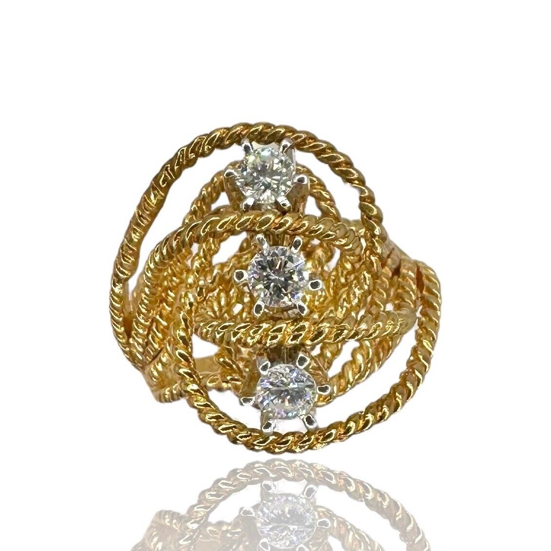 Beautiful 14K Gold Ring with Diamonds