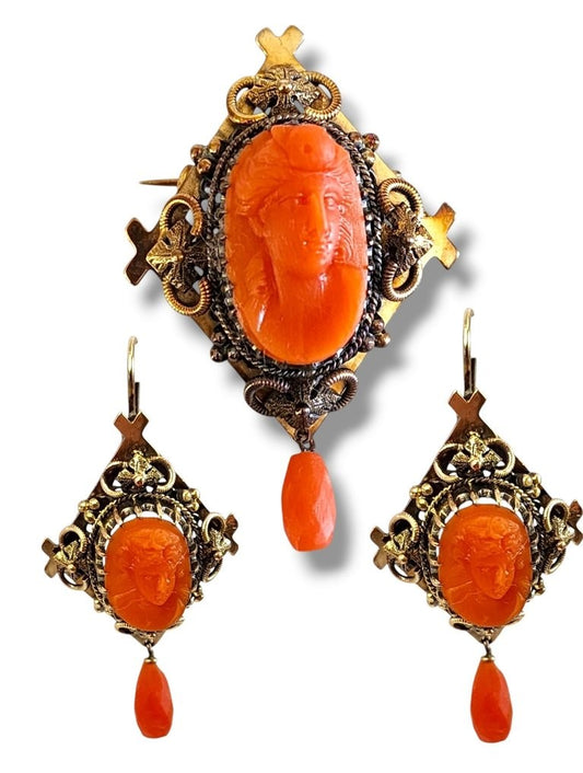 Necklace - 14 kt. Yellow gold, Victorian 14K Carved Coral Cameo Set Pendant,