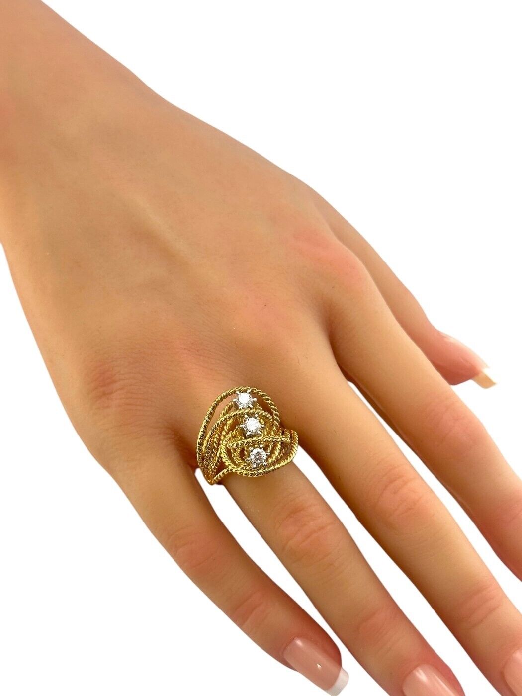 Beautiful 14K Gold Ring with Diamonds