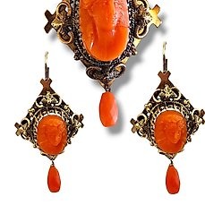 Necklace - 14 kt. Yellow gold, Victorian 14K Carved Coral Cameo Set Pendant,