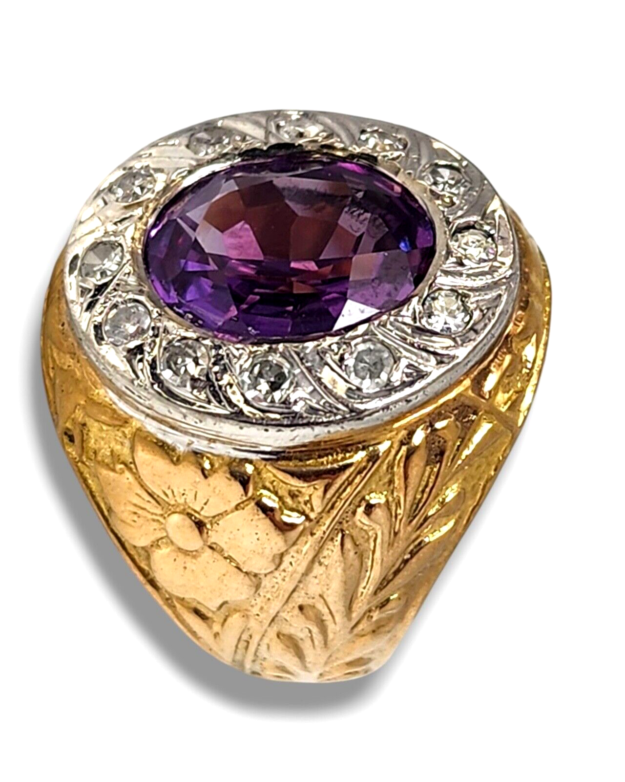 Beautiful 18K Gold Ring with Large Natural Amethyst surrounded by Diamonds