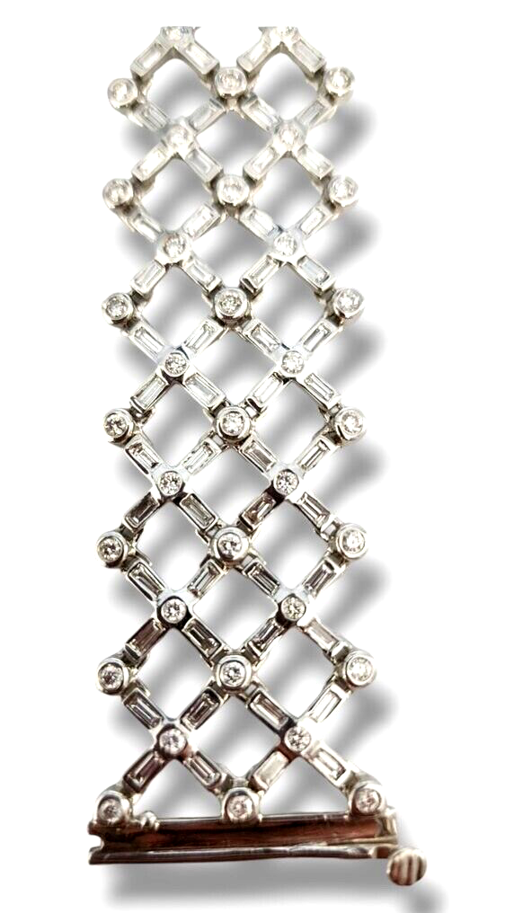 Gorgeous 18k Gold and 10 Carats Diamond Bracelet