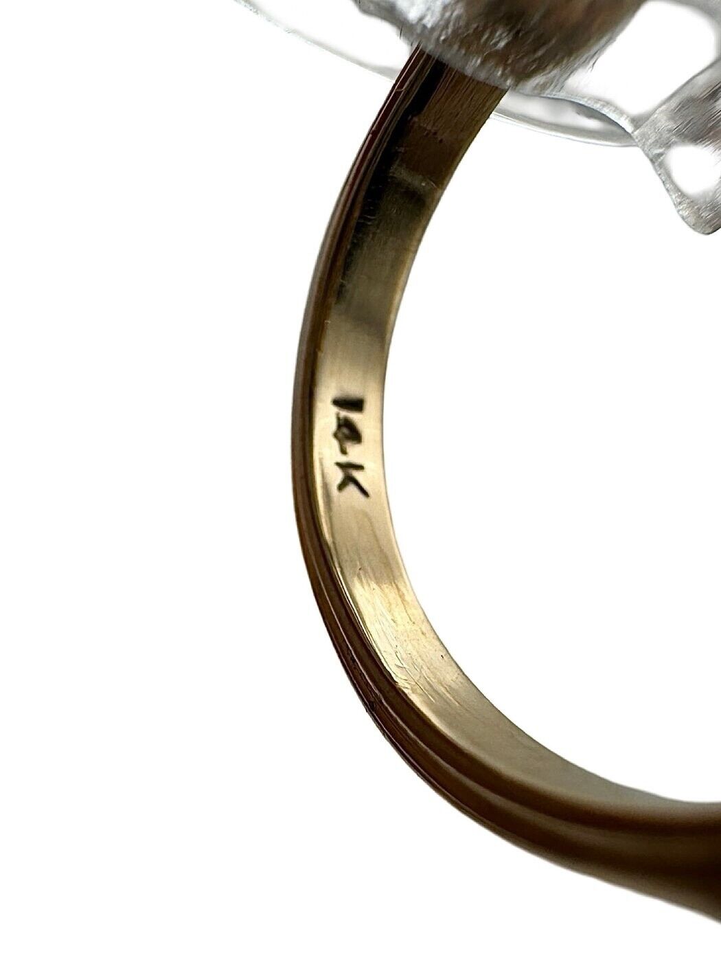 14K Yellow Gold Ring/ Large Center 1.0Ct Diamond Surrounded by 8 Rubies
