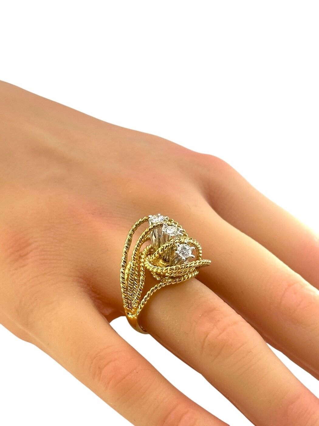 Beautiful 14K Gold Ring with Diamonds