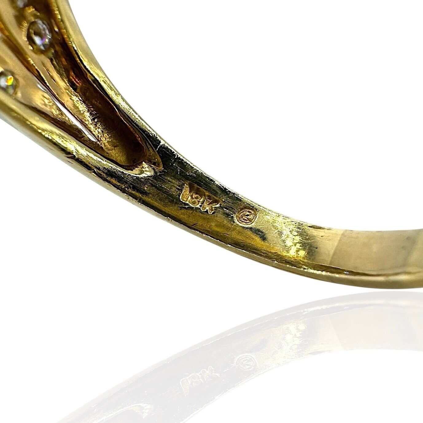 Beautiful 18K Yellow Gold Ring with Diamonds and Marquise Cut Opal