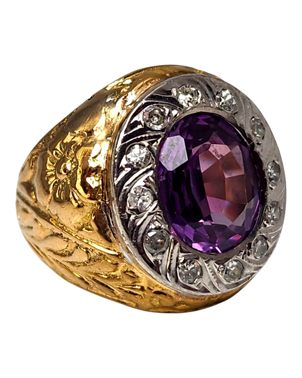 Beautiful 18K Gold Ring with Large Natural Amethyst surrounded by Diamonds