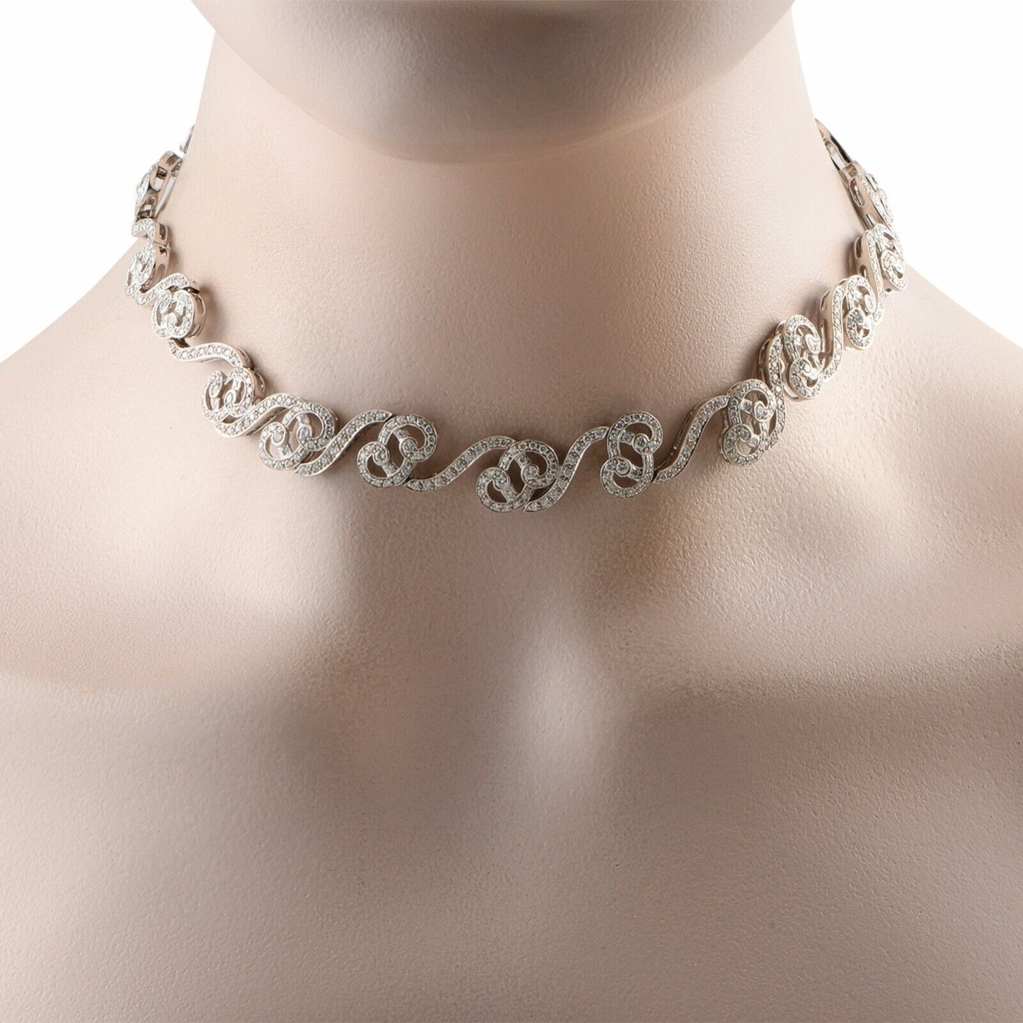 Lavish 18K White Gold 7.57ct Diamond Choker Necklace